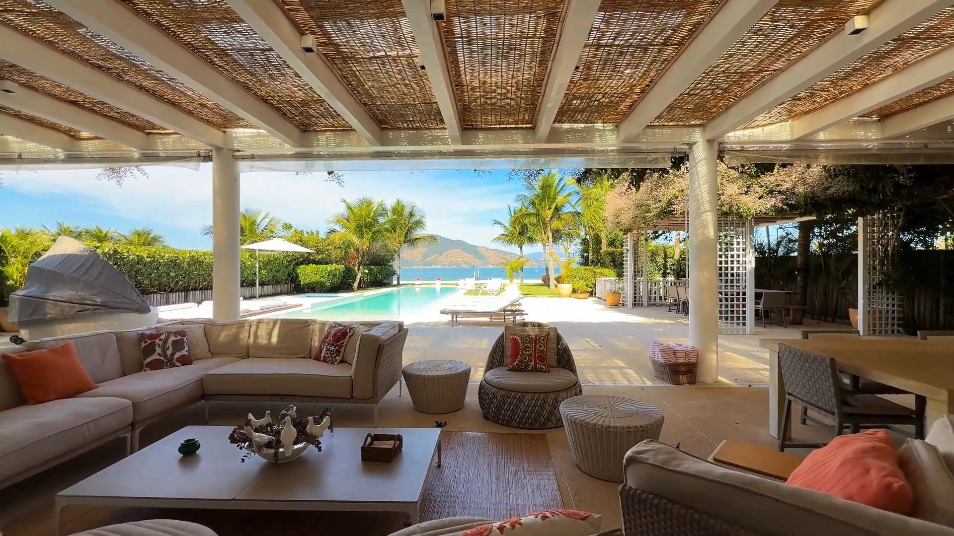 Portobello | 6 Suites | 11,840 sq. ft. | Beachfront | Lia Siqueira Project | Costa Verde